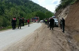 Düzce'de Dereye Devrilen Kamyonetin Sürücüsü Hayatını Kaybetti