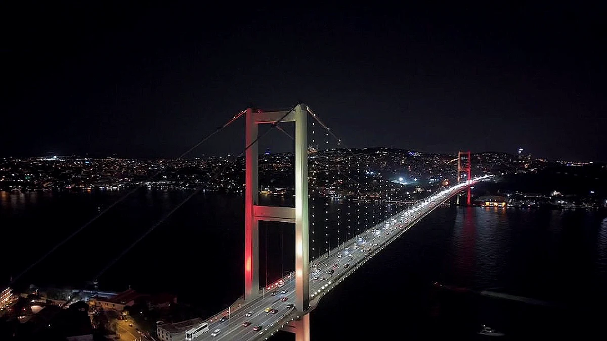 Galatasaray'ın 26. Şampiyonluğu 15 Temmuz Şehitler Köprüsü'nde Kutlandı