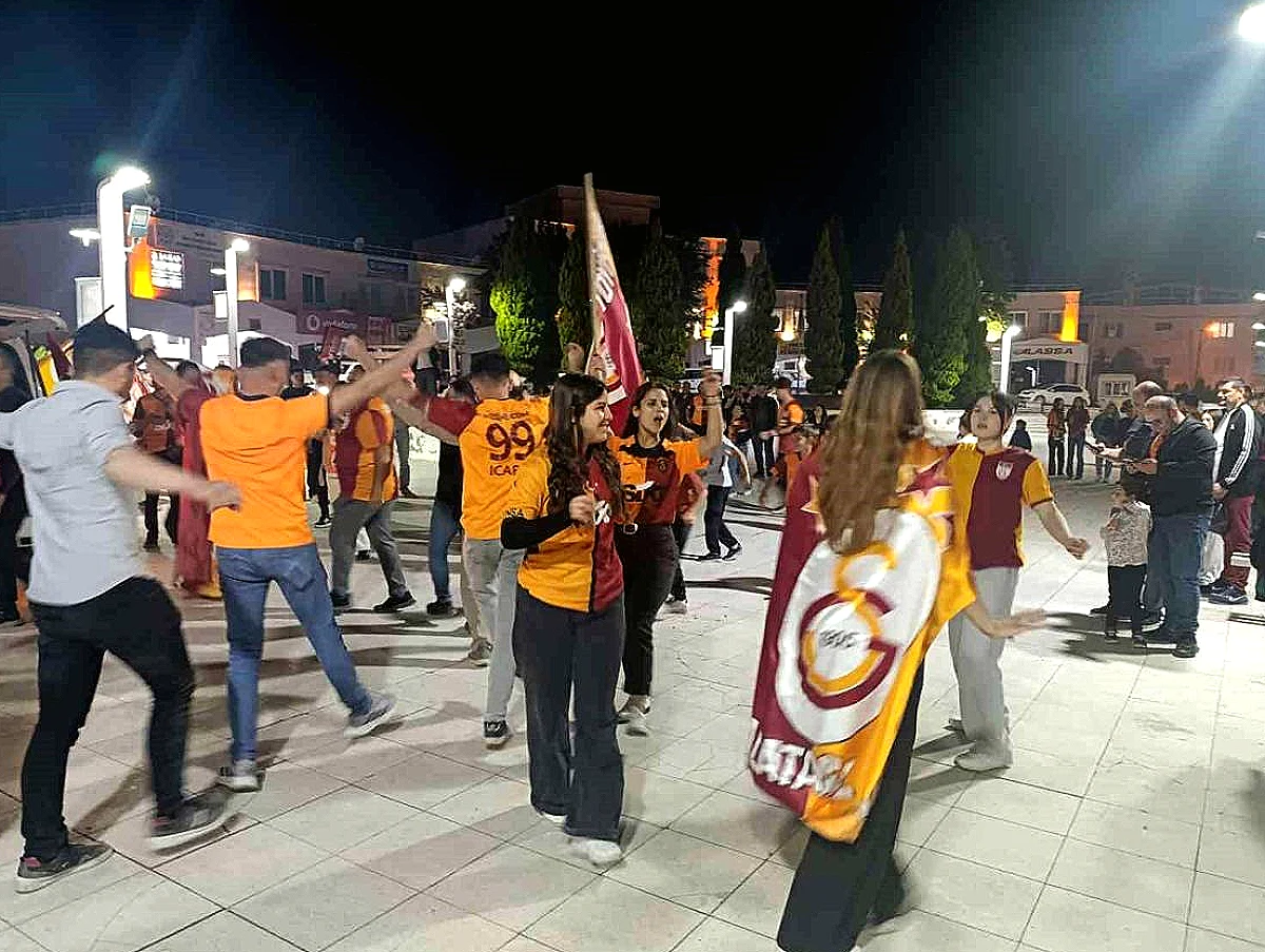 Galatasaray'ın 26. Şampiyonluğu Selendi'de Coşkuyla Kutlandı