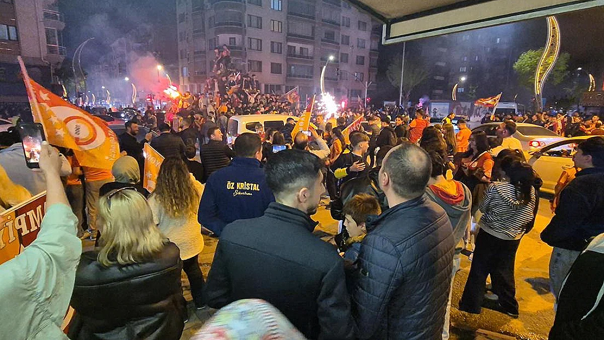 Galatasaray'ın Şampiyonluğu Afyonkarahisar'da Coşkuyla Kutlandı