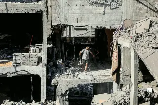 Gazze'deki Eş-Şati Mülteci Kampı'nda İsrail Saldırılarının İzleri Görüldü