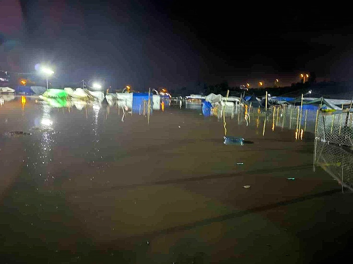 Hatay Dörtyol'da Şiddetli Yağış Hayvan Pazarını Vurdu: Cadde ve Sokaklar Göle Döndü