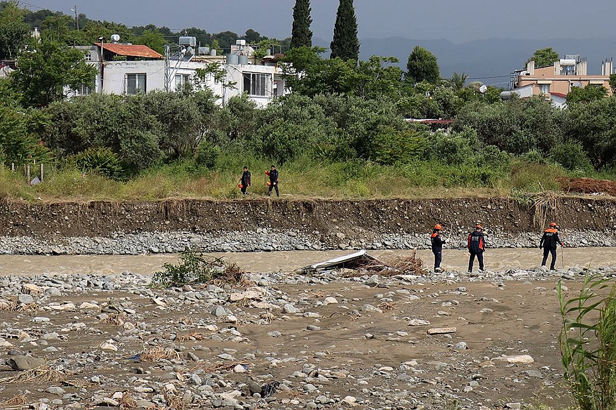 Hatay'da Sel Felaketinde Kaybolan 2 Genci Arama Çalışmaları Sürüyor