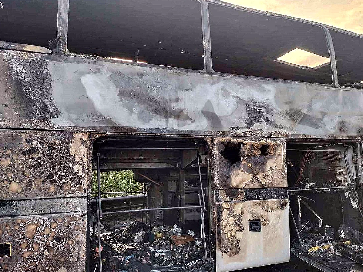 İzmir'den İstanbul'a Giden Otobüs Alev Aldı