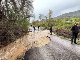 Karabük'te Sağanak ve Dolu Sel Taşkınlarına Neden Oldu, 3 Kişi Kurtarıldı