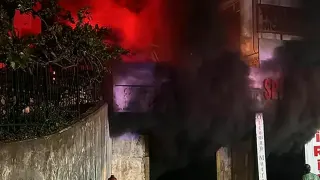 Kolonya İmalathanesinde Yangın: Bir İtfaiye Eri Yaralandı