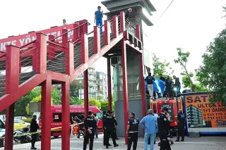 Manisa'da Üst Geçit Asansöründe Sıkışan Genç Hayatını Kaybetti