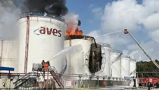 Mersin'deki Yakıt Tankı Yangını Kontrol Altına Alındı