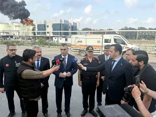 Mersin'deki Yangında Öncelik Tankların Sıçramasını Önlemek