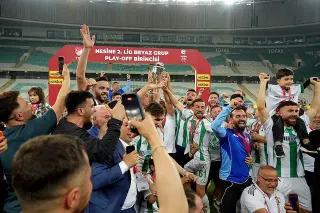 Muğlaspor, penaltılarla 1. Lig'e yükseldi
