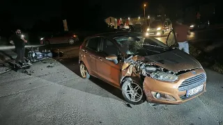 Otomobil ile çarpışan motosiklet sürücüsü ağır yaralandı