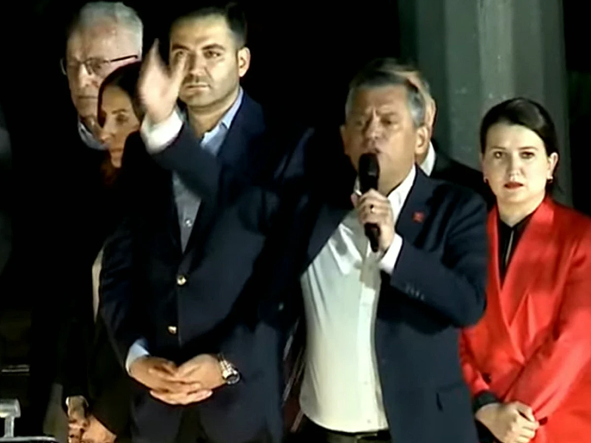 Özgür Özel: 'Bu binadayım, hiçbir yere gitmiyorum'