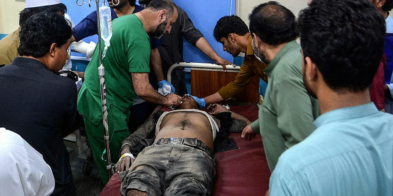 Pakistan'da Polis Kontrol Noktasına Saldırı: 14 Polis Hayatını Kaybetti