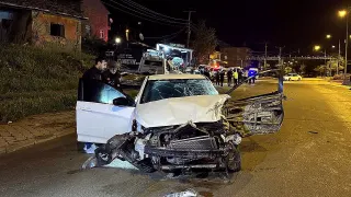 Park Halindeki Çekiciye Çarpan Otomobilde 1 Kişi Öldü, 1 Kişi Yaralandı