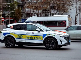 Polis Araçlarının Mavi-Beyaz Olmasının Bilimsel Nedenleri Açıklandı