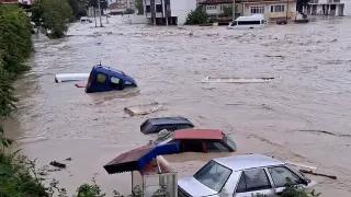 Sağanak ve Dolu Afeti: 12 Yaralı, Cadde ve Sokaklar Sular Altında Kaldı