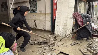 Samsun'da Sel Felaketinin Ardından Hasar Tespiti ve Temizlik Çalışmaları Sürüyor