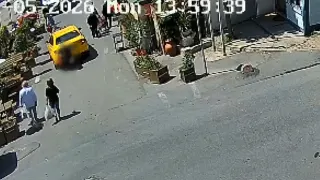Şişli'de Geri Manevra Yapan Taksi, Yürüyen Kadının Altında Kaldı