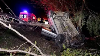 Sivas'ta Ağaca Çarpan Otomobilde 1 Kişi Hayatını Kaybetti, 4 Kişi Yaralandı