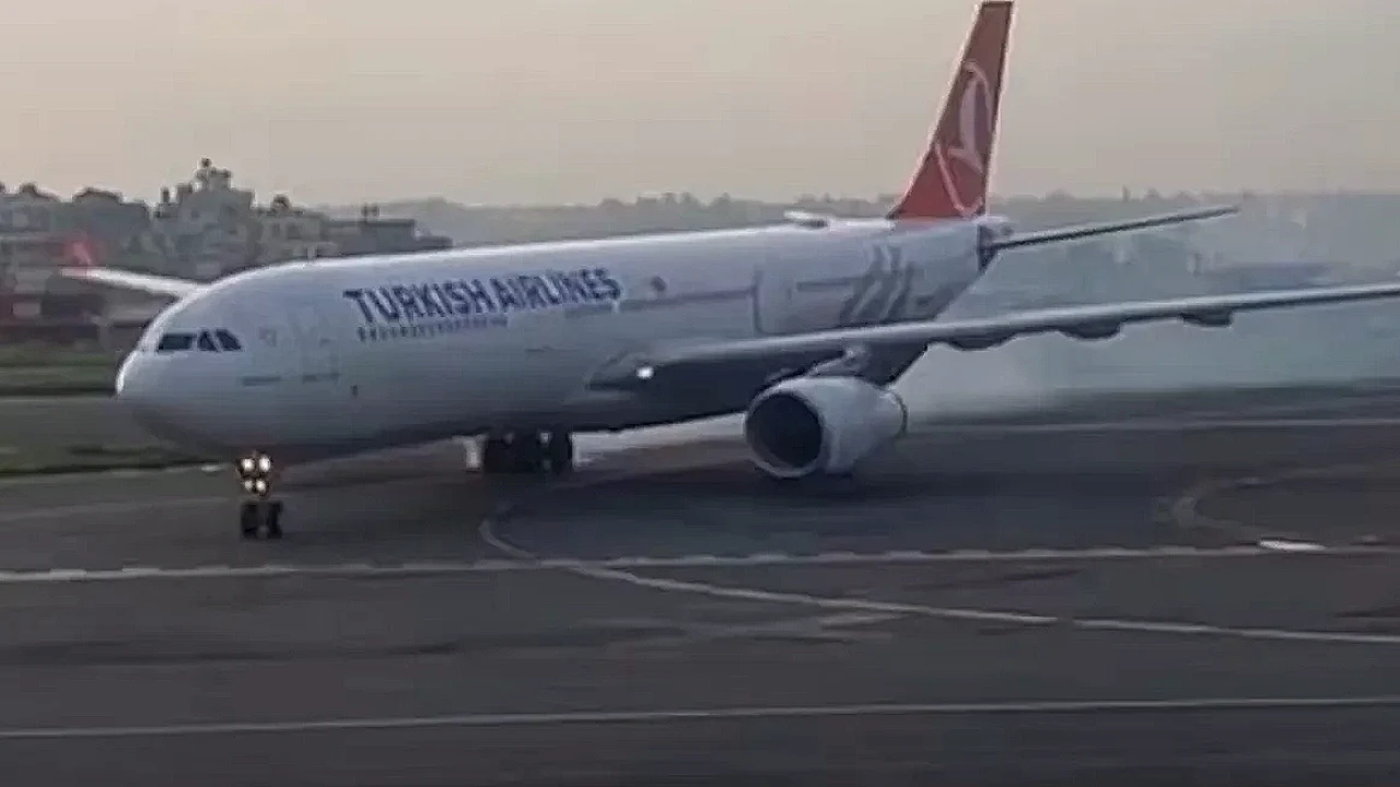 THY uçağında tahliye: İniş takımlarında duman paniği