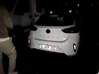 Üsküdar'da Park Halindeki Üç Araç Alevlere Teslim Oldu