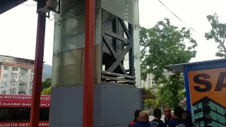 Üst Geçit Asansöründe Sıkışan Genç Hayatını Kaybetti